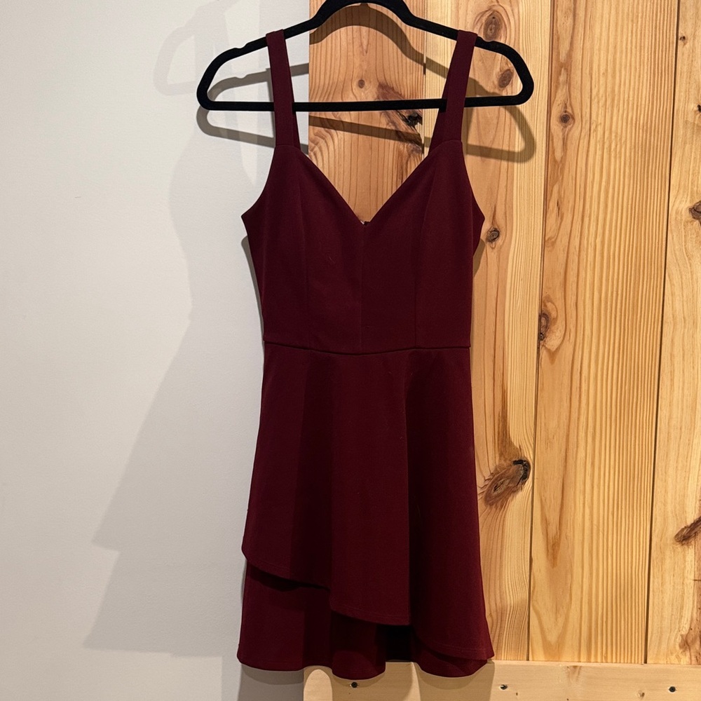 Elegant Burgundy Sleeveless Dress